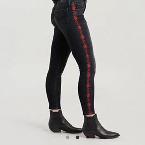 Like New Levi’s 711 Skinny Sz 31